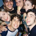 Julio Peña Instagram - El primo @soyguidomessina ha subido esta foto, así que te la robo prim🥴♥️ Aprovecho para decir lo MUCHO que quiero y echo de menos a este elenco de gente buena y tan llena de arte. Mañana se estrena la segunda temporada de BIA y quiero estar cerca de todos, quiero que nos juntemos en mi casa a ver juntos este nuevo comienzo ahí. Las cosas no están en su mejor momento, pero estamos juntos, y juntos (en la distancia) vamos a superar todo lo que se avecina. Os mando mucho mucho amor desde mi casa y mucha buena vibra para todos♥️
