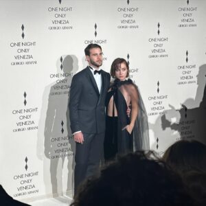 Julio Peña Instagram - Un año más he tenido el placer de poder asistir al festival de cine de Venecia, y un año más vuelvo a casa cargado de recuerdos increíbles y ganas de seguir formando parte de esta profesión que tanto me llena.

Gracias @armanibeauty por hacerlo posible y confiar en mí ❤️‍🔥#venezia80 #armanibeauty 

También gracias a mis compis por el corazón y el buen rollo❤️‍🔥✨ y a todo el equipo que hace que esto sea posible:)
@jesus_pyn @andresgarlujan @armanibeauty @trianamanagement 

Y gracias Clarita, por ser como eres, me encanta caminar juntos de la mano❤️‍🔥y por hacer que siempre huela bien, por supuesto #armanicode ✨