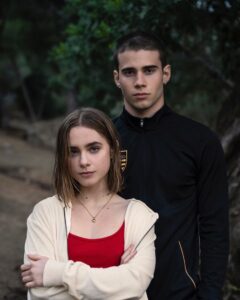 Julio Peña Instagram - Ahora si, puedo contaros algo muy especial... Voy a interpretar el papel de Ares Hidalgo en #ATravésDeMiVentanaNetflix junto a @claaragalle en el papel de BRUJA. La película será una adaptación de la novela de Ariana Godoy @ari_godoy , estará dirigida por Marçal Forés y podréis verla en @NetflixES Somos un gran equipo trabajando para ofreceros un película que supere expectativas! Y espero que llegado el momento la disfrutéis mucho♥️♥️ Os dejo tambien el insta de la peli! @atdmvnetflix