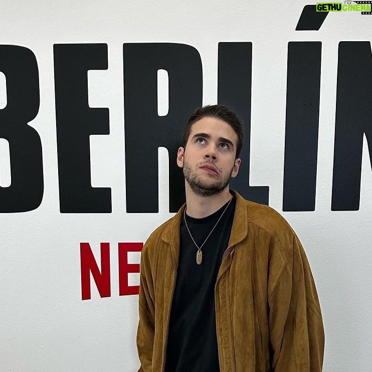 Julio Peña Instagram - POR FIN puedo contaros que seré parte del cast del spin-off de La Casa de Papel, BERLÍN. Estoy muy muy muy emocionado, agradecido y lleno de ganas de trabajar con este equipo maravilloso❤️🔥 Nos vemos pronto✨ #BerlinNetflix
