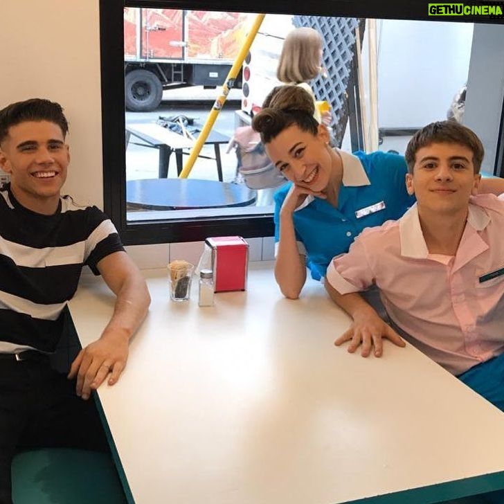 Julio Peña Instagram - Amo y extraño a este equipo de gente maravillosa. Bia un mundo al revés, solo en Disney