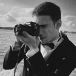 Julio Peña Instagram - Bueno, qué os cuento… ha sido la primera vez que asisto a un festival de cine… por si fuera poco, ha sido la gala de inauguración de @labiennale en Venecia… Una experiencia que, de nuevo, ha acercado mi corazón un poquito más al cine y a la belleza y arte que lo envuelven… Un día más doy gracias a la vida por poder hacer lo que amo… por poder actuar. Y quien sabe, puede que algún día viaje a Venecia a presentar algo de mi trabajo… pase lo que pase, se con seguridad que el cine nunca dejará de hacerme vibrar. Gracias @armanibeauty por la experiencia. Pronto os contaré más cositas que haremos de la mano… Un buen perfume es esencial en la alfombra roja… nunca sabes a quien te vas a cruzar…✨ #ArmaniCode #RewritetheCode