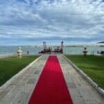 Julio Peña Instagram - Bueno, qué os cuento… ha sido la primera vez que asisto a un festival de cine… por si fuera poco, ha sido la gala de inauguración de @labiennale en Venecia… Una experiencia que, de nuevo, ha acercado mi corazón un poquito más al cine y a la belleza y arte que lo envuelven… Un día más doy gracias a la vida por poder hacer lo que amo… por poder actuar. Y quien sabe, puede que algún día viaje a Venecia a presentar algo de mi trabajo… pase lo que pase, se con seguridad que el cine nunca dejará de hacerme vibrar. Gracias @armanibeauty por la experiencia. Pronto os contaré más cositas que haremos de la mano… Un buen perfume es esencial en la alfombra roja… nunca sabes a quien te vas a cruzar…✨ #ArmaniCode #RewritetheCode