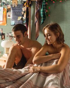 Julio Peña Instagram - Una siesta🤍🌊 #ATrasvésDelMar el 23 de junio en @netflixes