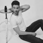 Julio Peña Instagram - #ArmaniCode para este #díadelpadre ❤️‍🔥 @armanibeauty #armanicode