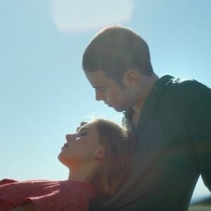 Julio Peña Instagram - “A través del mar” llega a Netflix el 23 de Junio🌊

Ganas de que sepáis como sigue esta historia… hasta pronto❤️‍🔥