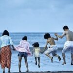 Julio Peña Instagram - 万引き家族 (Manbiki Kazoku) Dirección - Hirokazu Kore-Eda Dura. Real. Con actuaciones excelentes. Te descoloca poco a poco. De mis favoritas de la caja.