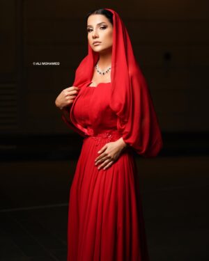 Jumana Karim Instagram - ونبدي قصه نجاح جديده❤️🤍🤍
شكرا مصممتنا الرائعه رغداء
@ysrhautecouture 
والرائعphotographer
@ali.mohamed8 
الماكير المبدع
@hanoodi.makeup 
#جمانه_كريم#غيد#الهلال_الذهبي5_مجلةمشاهيرالعراق #حفل_الهلال_الذهبي