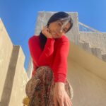 Jumana Karim Instagram - من قلب الطبيعه❤️🤍كل يوم اتغده عالسطح عالشمس احلى مكان للغده لمه حلوه وشمس وكعده عالكاع بعدكم تسووها لو راحت ويه ايام زمان؟