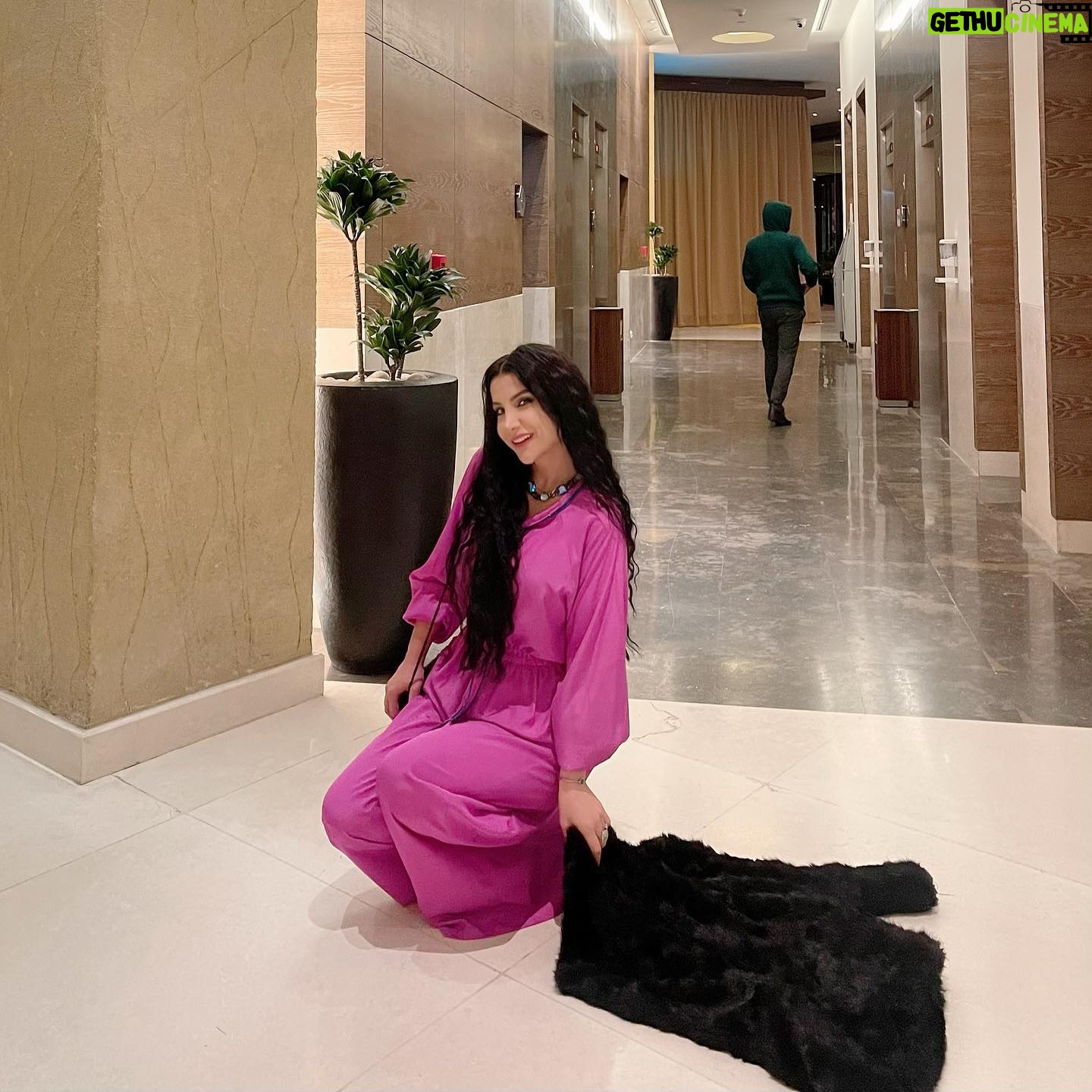 Jumana Karim Instagram - حين تستمر على اي عادة ناجحه ستفاجأ بعد عام او عامين انك تجاوزت اهدافك بأشواط وهااااا قد تجاوزنا👏🏻👏🏻👏🏻👏🏻👏🏻🤍😛I love you all