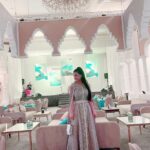 Jumana Karim Instagram - لأني احافظ على ذاتي بسلام داخلي،احظى بهذا السلام في عالمي الخارجي ايظاً. بالرغم من ان البعض يسعى للشقاق وزرع الفوضى،فذلك لن ينتقل الي، انا اعلنت العيش بسلام مع نفسي. مع الكون المتحد والعظمه والسكينه . سينعكس ذلك على عمري وحياتي وخطواتي. فالنجوم والكواكب لست بحاجه الى الشعور بالخوف والقلق 💫🤍