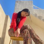 Jumana Karim Instagram - من قلب الطبيعه❤️🤍كل يوم اتغده عالسطح عالشمس احلى مكان للغده لمه حلوه وشمس وكعده عالكاع بعدكم تسووها لو راحت ويه ايام زمان؟