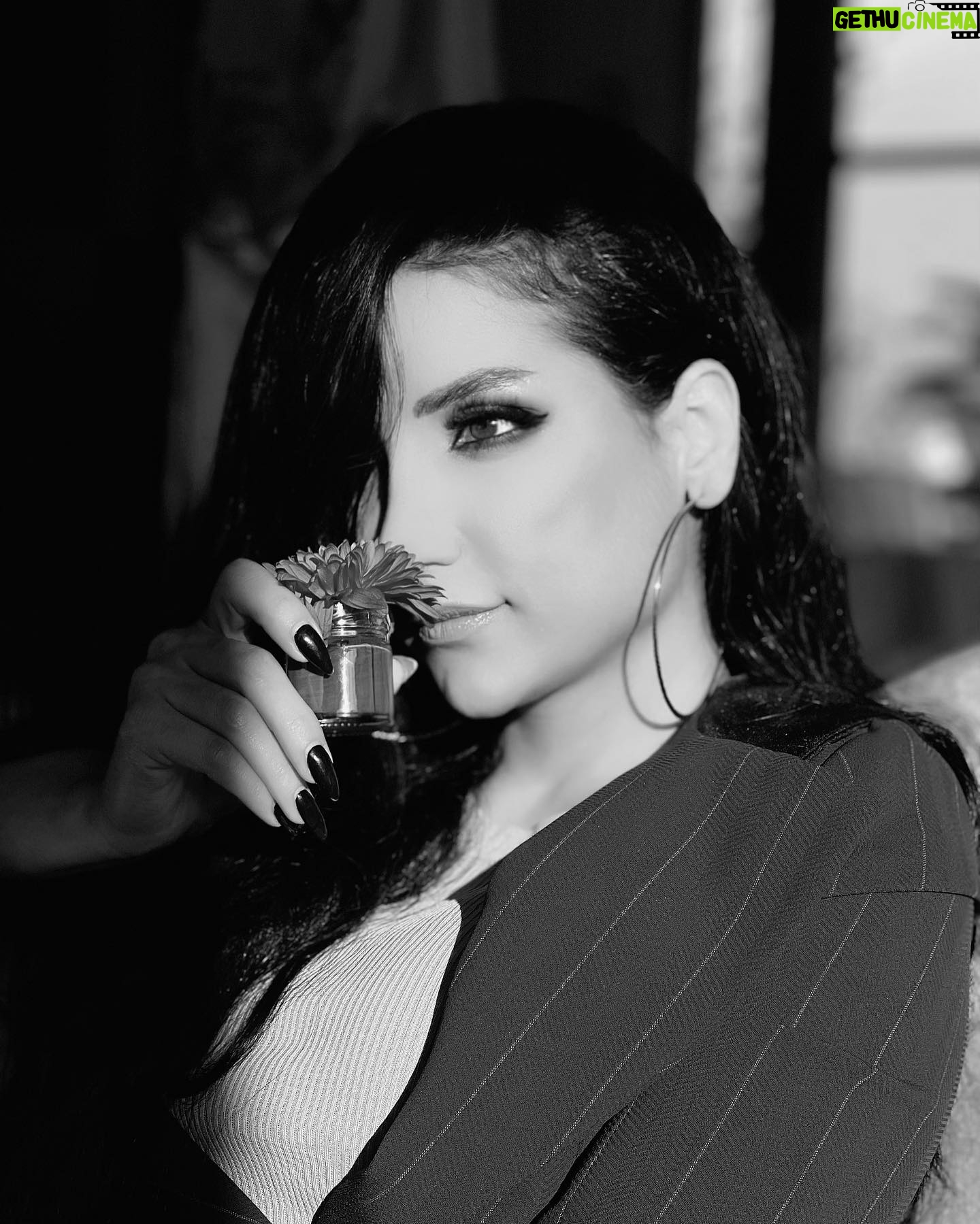 Jumana Karim Instagram - جمعه مباركه وسعيده شلونه غدا الجمعه دسم لو خفيف ؟ احنه خفيف🤍😁