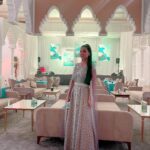 Jumana Karim Instagram - لأني احافظ على ذاتي بسلام داخلي،احظى بهذا السلام في عالمي الخارجي ايظاً. بالرغم من ان البعض يسعى للشقاق وزرع الفوضى،فذلك لن ينتقل الي، انا اعلنت العيش بسلام مع نفسي. مع الكون المتحد والعظمه والسكينه . سينعكس ذلك على عمري وحياتي وخطواتي. فالنجوم والكواكب لست بحاجه الى الشعور بالخوف والقلق 💫🤍