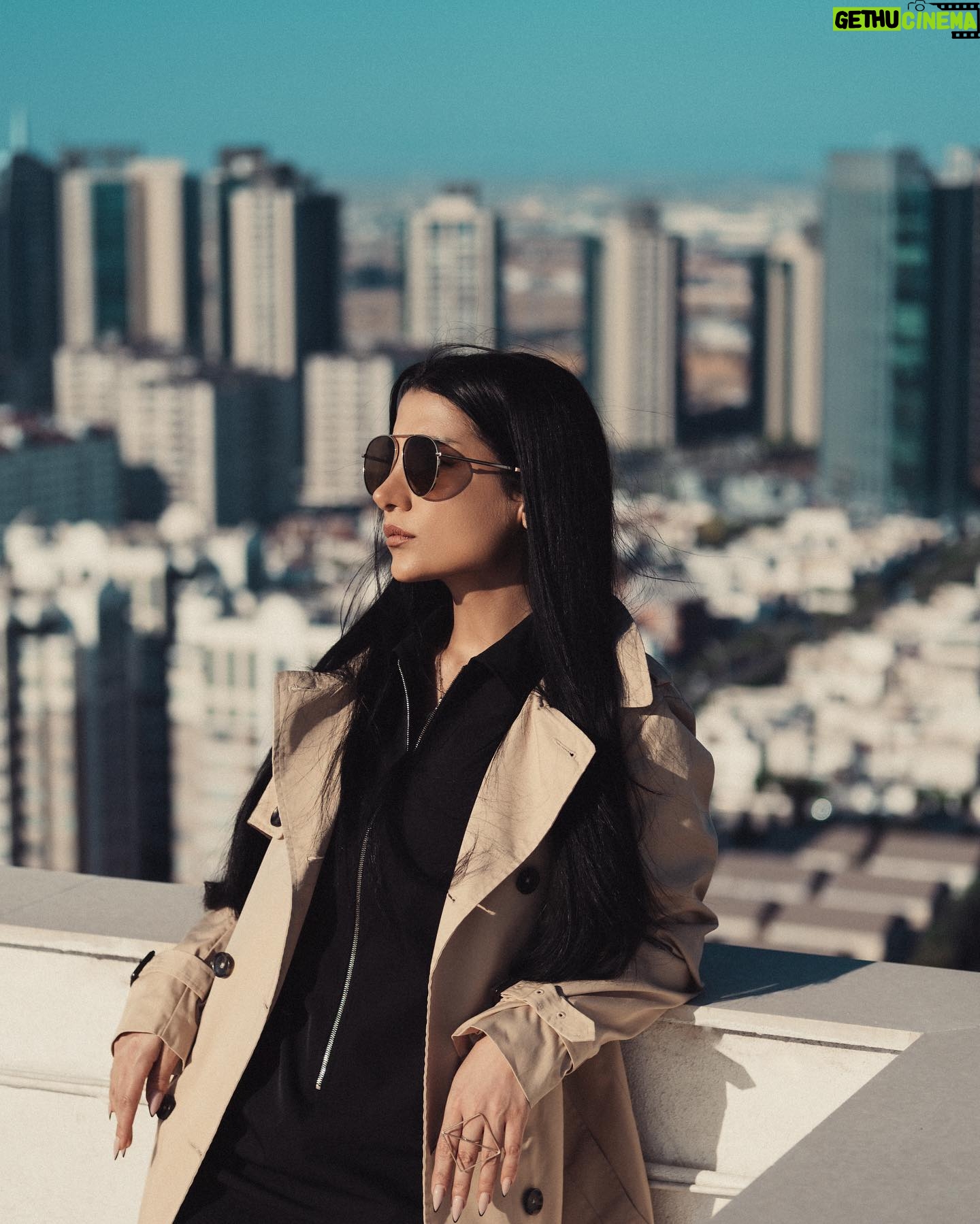 Jumana Karim Instagram - بما انو حالياً اني ببغداد شنو اكثر شي تحبو ببغداد؟؟؟ وشنو اكثر شي يزعجكم ببغداد اني اكثر شي يوترني الازدحامات اليوم ٣ ساعات بتكسي كريم بس ازدحامات موت حتى الاجره طلعت ٢٥ الف بقيت صافنه 😁😁🤍🤍🤍 @yousefkhallil 🤍