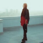 Jumana Karim Instagram - راح احچيلكم قصه حقيقيه مسليه بس كملو للأخير كلنا منحب التنمر وننتقد هل ظاهره بس الحقيقه هي اغلب عوائلنا وتربيتهم النه هي تنمر وحنطيكم مثال اني سمره وموسمره طوخ جانو يكولولي زركه 😂😂😂هنوب شكد يدقون الواحدومشت عليه الضعيف يسموه معصعص يابس سلبوح ( ميكولون رشيق) السمين يسموه دب ابو ثرب وغيرها مرات يشبهو بحيوانات ماريد اذكرها 🥰الابيض يسموه ابلك فاهي بارد لعابه الصبر وغيرها الطويل يسموه اهبل القصير يسموه زقج فاره وغيرها يعني الخلل هم بالتربيه من الصغر اني شبعانه تنمر من الطفوله😂😂😂😂😂😂ولا اهتم كل فتره اكولهم شفتو الزركه وين صارت انتو شنو جانو يسموكم ؟؟؟؟اليوم كله تنمرالطفوله #تنمر_الطفوله