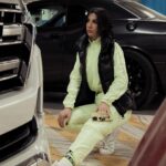 Jumana Karim Instagram - عود صور طبيعيه وكذا وصورني واني ماادري وكذا😂😂🤍🤍🤍 وبالباركنك وكذا وبعد شنووووو وكذا؟؟