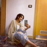 Jumana Karim Instagram - وكسبنا عمر جديد ويوم جديد ونجاح جديد كسبنا ناس ومواقف وخبره ودروس جديده الحمد لله يارب على كل نعمك وعطاياك الشكر لرب العالمين 🎂🕯✌🏻