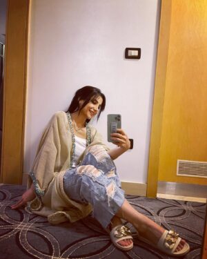 Jumana Karim Instagram - وكسبنا عمر جديد
ويوم جديد
ونجاح جديد

كسبنا ناس ومواقف وخبره ودروس جديده

الحمد لله يارب على كل نعمك وعطاياك 
الشكر لرب العالمين 🎂🕯✌🏻