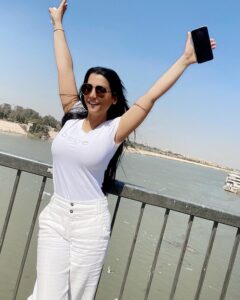 Jumana Karim Instagram - اشعر بأني امتلك كل شي جميل🤍🤍🤍⚖️