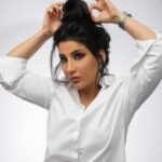 Jumana Karim Instagram - ميلادي باچر بس المحبين هنوني من اليوم الصوره الاولى ابتسامه هبله عبثيه الصوره الثانيه عنفصه حقيقيه ميزانيه بس عندي قصه حقيقيه اني احب اصدقائي وناسي هوايه بس عندي خلل بالتعبير الحب عندي تعامل ومواقف اكثر من الكلام بس اليوم عندي مشاعر حقيقيه اريد اطلقها ولازم اتعود اكوللكم احبكم هوايه لان انتو دتنطوني حب وسعاده وتقدير انتو هديه الدنيا شكرا الكم هوايه😘😘😘😘😘🤍🤍🤍🤍#غيد#جمانه_كريم