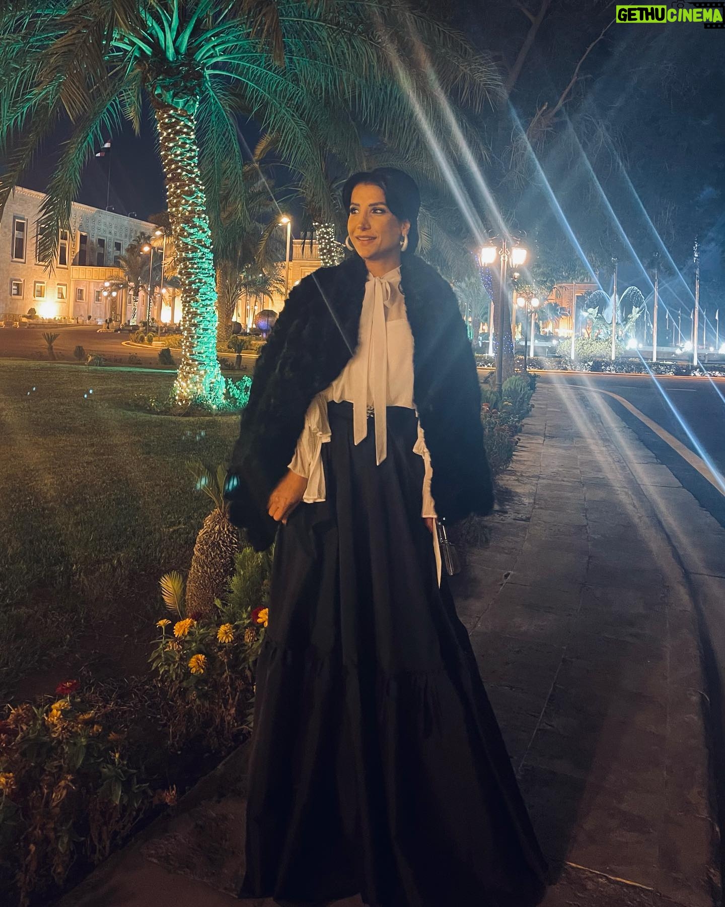 Jumana Karim Instagram - لاتقارن حياتك بأحدهم فالشمس لاتشبه القمر كل يلمع في حينه