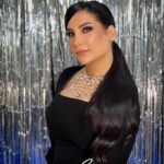Jumana Karim Instagram - بمناسبه يوم المرأة العالمي أعيد نفسي اولاً وكل نساء العالم كل يوم هو عيد للمرأه القويه والمثابره والناجحه الي تحلم وتحقق وتعمل وتربي وتصبر وتصارع وتكافح وتتحدى كل الصعاب وتستمر (اليأس مو طريقنا🤍اما ننجح أو ننجح) الاطلاله الشعر والميكب @grandsamaracenter الفستان الجميل من دار الصديقه ملاك @mdusaiq