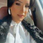 Jumana Karim Instagram - ترى كلش صباح الخير ☀️ 🤎🤍🤎 صحيت الصبح واني دااشعر بكميه كبيره من السعاده والتفاؤل والجمال شلونه صباحكم؟ هذا الجمال كان برعايه @carosami الراقيه @hanoodi.makeup المبدع @meenarosee الانيقه