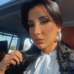 Jumana Karim Instagram - ترى كلش صباح الخير ☀️ 🤎🤍🤎 صحيت الصبح واني دااشعر بكميه كبيره من السعاده والتفاؤل والجمال شلونه صباحكم؟ هذا الجمال كان برعايه @carosami الراقيه @hanoodi.makeup المبدع @meenarosee الانيقه