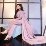 Jumana Karim Instagram - مساءكم جديد 🤍خطوة بحياتي مؤجله من سنين بسبب الخوف بس طلع براسي اليوم أواجه امر مهم قررت لازم اواجه مخاوفي واتحدى نفسي من اليوم وقريباً راح اكول الكم شنو الموضوع.كلش حابه اعرف شنو اكثر شي تخافون تواجهو؟؟ الاوتفت من المبدعه @lirat.2 وبنو منورتنا هذولي صور كواليس برنامج #قمرين @bana_aga