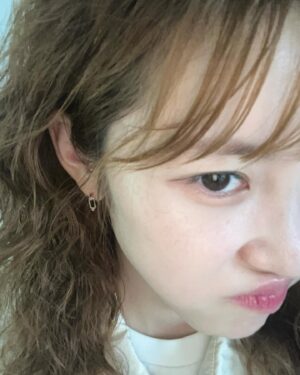 Jun Hyo-seong Instagram - 인생 첫파마 적응기 👩🏻‍🦱💈
