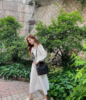 Jun Hyo-seong Instagram - 화이트 원피스 진짜 오랜만 🤍