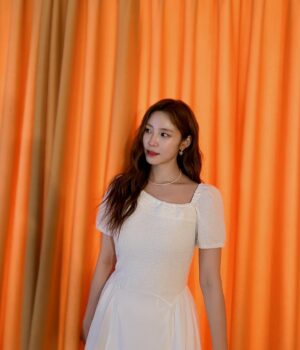 Jun Hyo-seong Instagram - 화이트 원피스 진짜 오랜만 🤍