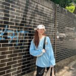 Jun Hyo-seong Instagram - 오늘은 #지구의날 입니다 🌏 너무 바쁘고 정신없이 살아가지만 오늘 하루만큼은 지구의 날은 맞아 환경오염에 대한 심각성을 생각해보며 작은 실천 하나씩 해보아요😍 저는 오래동안 모아왔던 #테트라팩 #멸균팩 을 #노노샵 #자원순환센터 에 맡기고 다 쓴 플라스틱 칫솔을 가져가면 솔만 교체해서 계속 쓸 수 있는 #조르단칫솔 로 바꿔주는 이벤트 중이라 바꿔왔어요🪥 평상시에도 텀블러는 최대한 가지고 다니려고 노력중입니다 ! 이면지도 늘 쓰고 있고요 🌲 오늘 오후 8시부터 10분간 #전국소등행사 가 있어요 💡 거창하거나 대단해야만 하는 건 아니에요 ! 일상에서 할 수 있는 작은 실천들 함께하면서 지구의 날을 뿌듯하게 보내보아요 💚