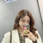 Jun Hyo-seong Instagram - 이제야올리는 #노량 시사회 🎬 한국인이라면... 벅차오를 수 밖에 없는 진한 여운의 영화 🇰🇷 그건 그렇고, 감기 걸리지마세요 .. 아파요💊😵