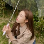 Jun Hyo-seong Instagram - 비가오면 기분이 조크든여 ☔️