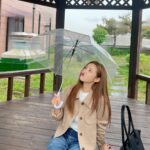 Jun Hyo-seong Instagram - 비가오면 기분이 조크든여 ☔️