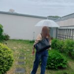 Jun Hyo-seong Instagram - 비가오면 기분이 조크든여 ☔️