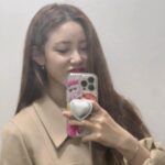 Jun Hyo-seong Instagram - 비가오면 기분이 조크든여 ☔️