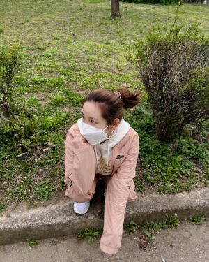Jun Hyo-seong Instagram - 봄꽃보기, 사전투표, ss 쇼파커버 교체, 
셀프 염색, 윤이랑 수다 집사생활, 바빴던 요즘 ! 
결론은 소중한 한표 #투표합시다