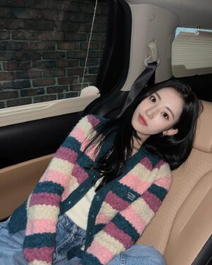 Jung Da-bin Instagram - 🛸🧩🪴🦔
