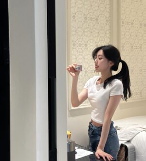 Jung Da-bin Instagram - 👱🏻‍♀️🩶