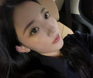 Jung Da-bin Instagram - 👣🦭