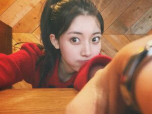 Jung Da-bin Instagram - ⛄️🪽🦸🏼‍♀️🧶