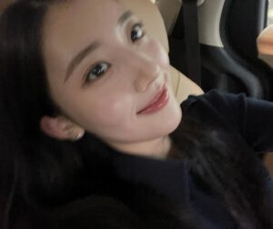 Jung Da-bin Instagram - 👣🦭