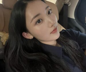 Jung Da-bin Instagram - 👣🦭