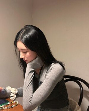 Jung Da-bin Instagram - 🖤••off