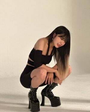 Jung Eun-ji Instagram - 이날 촬영은 진짜 하나도안 힘들었음
#4/1