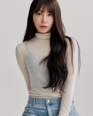 Jung Eun-ji Instagram - New✨
😶😏