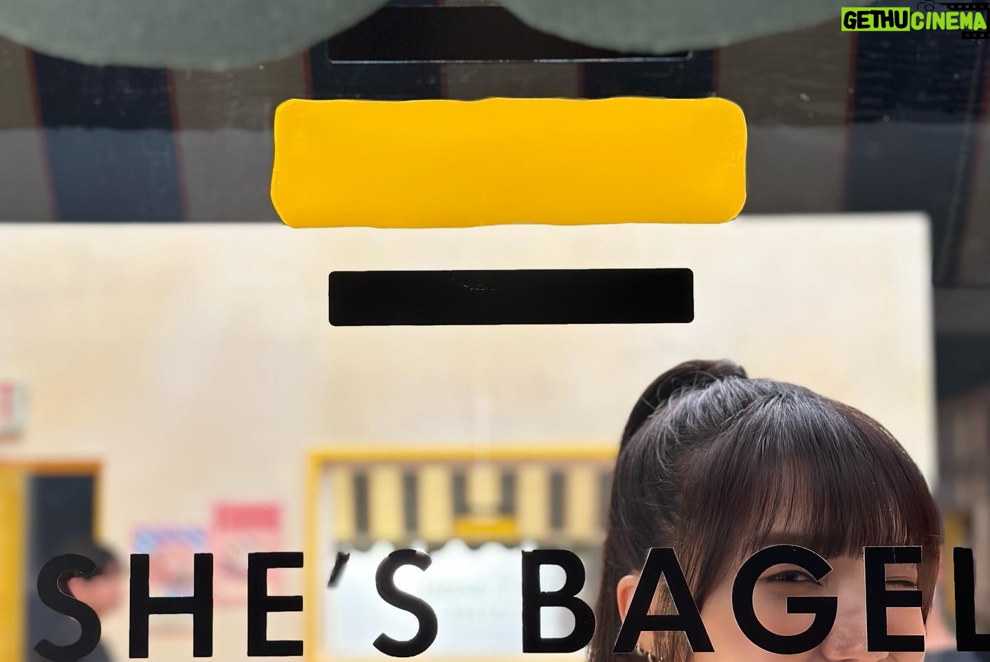 Jung Eun-ji Instagram - @shes_bagel_official 쉬즈베이글💛 야호💛🐝 #쉬즈베이글 #오늘의브런치 #내식대로브먹 #피크닉브런치 #캠퍼스브런치 #오피스브런치